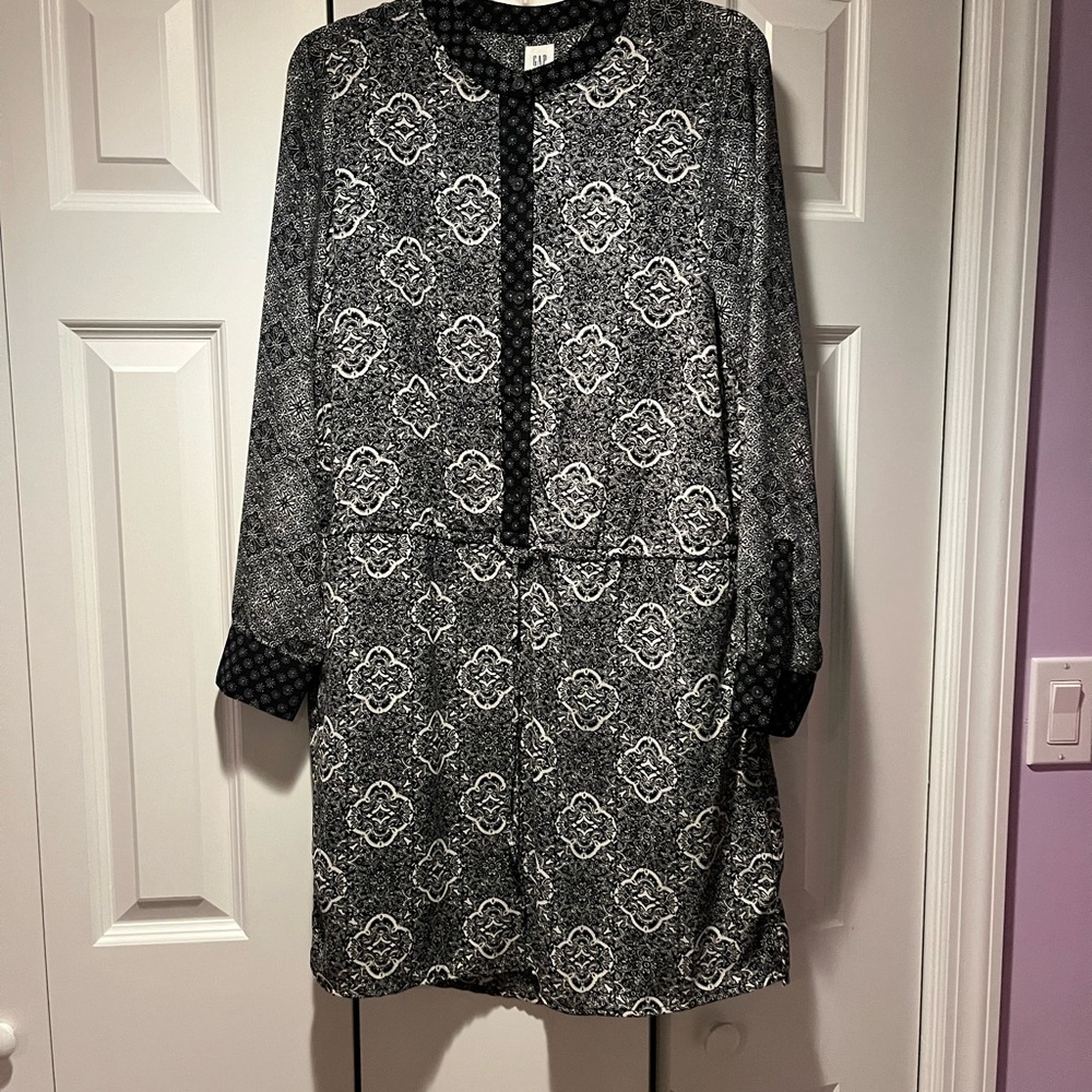 Black and white long sleeve dress